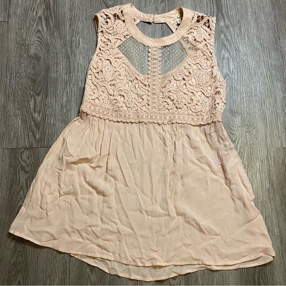 love on a hanger Tops - Love on a hanger pink feminine top - size xl